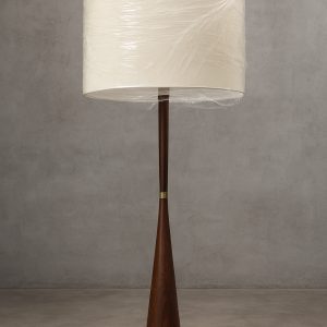 Lámpara de piso de nogal