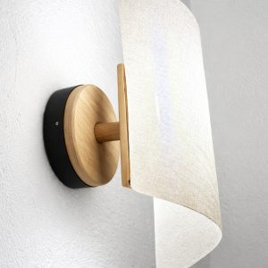 Lámpara de `pared de madera