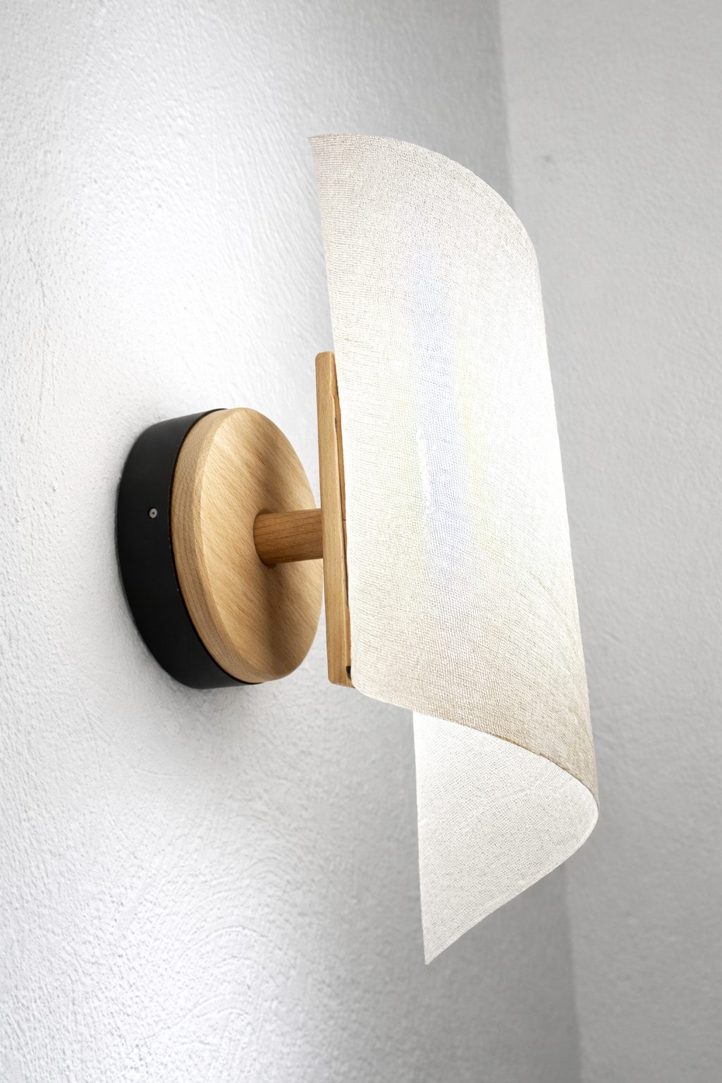 Lámpara de `pared de madera